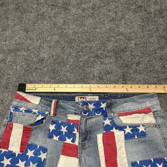 L.E.I. Ashley Low Rise American Flag Patchwork Denim Shorts Size 11 - Picture 3 of 6